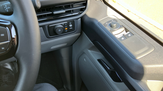 Ford Transit Custom 320 L1 Petrol Fwd 2.5 PHEV 232ps H1 Double Cab Van Sport Auto - Image 40